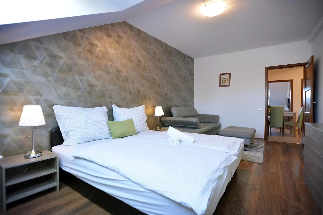 Corner Apartman Erlau 0*,