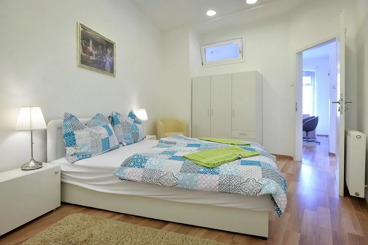 Apartment Corner Apartman Erlau